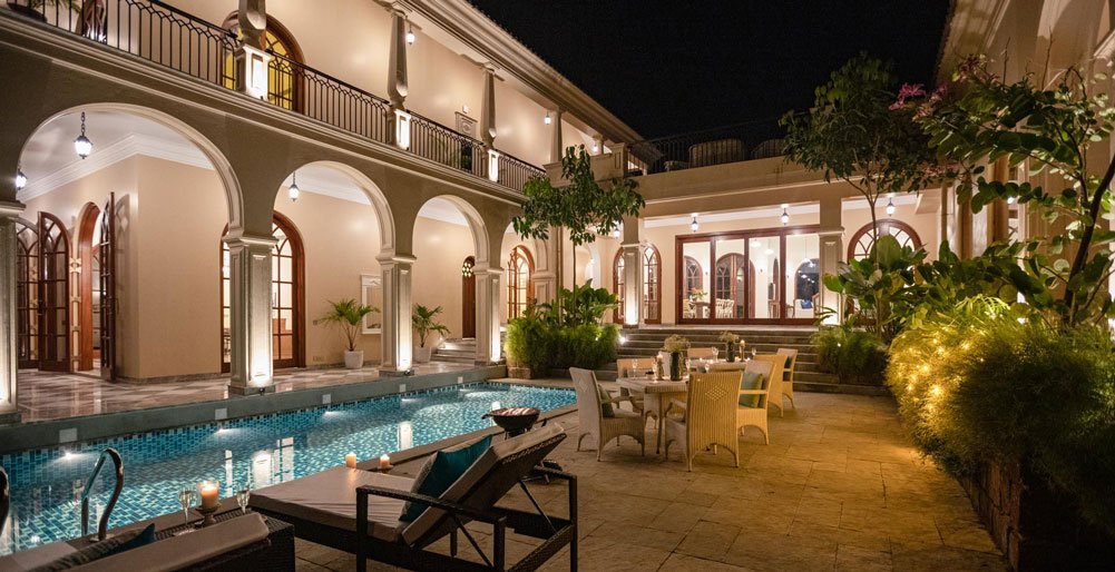 Sacri Borod 8 - Exterior at night